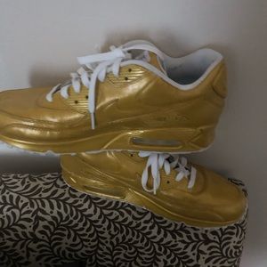 Nike air max gold color